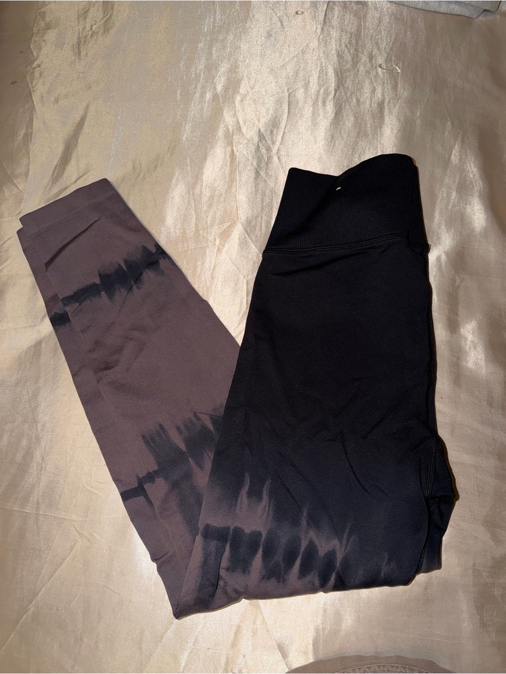 aerie Ombre Tie-Dye Leggings in Black and Tan